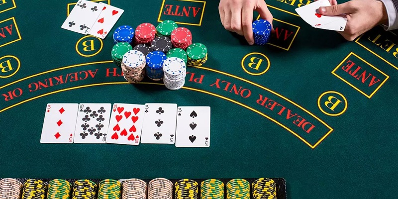 Poker có luật chơi rõ ràng nhưng khá phức tạp và cần chú tâm học hỏi